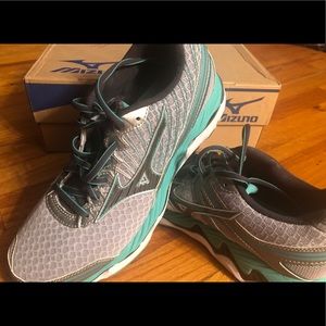 MIZUNO RUNNING SHOE